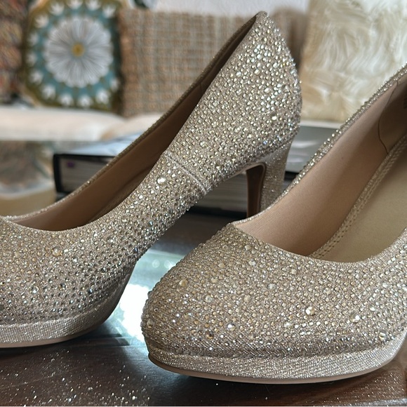 Shoes - Elegant Silver Women's Pumps